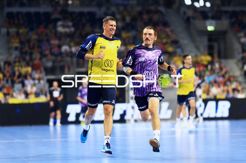 Andy Schmid (#2; Team Johnny) beim Einlaufen in der SAP Arena