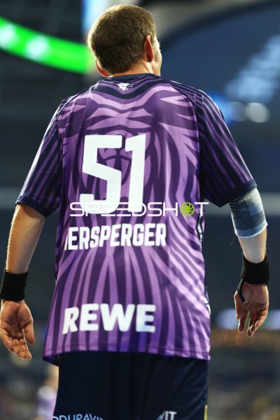 Mersperger (#51; Team Apfel) von hinten in der SAP Arena