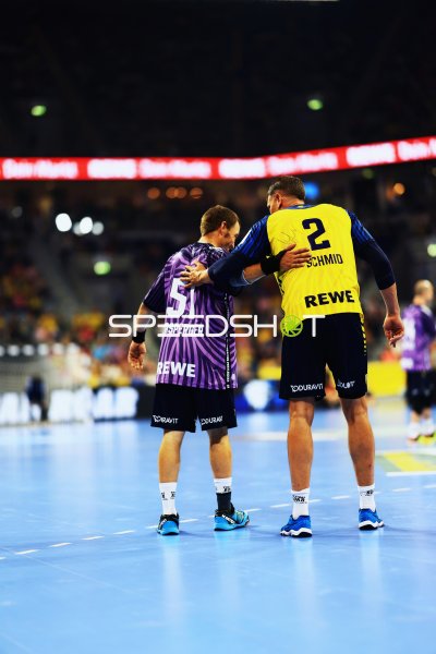 Andy Schmid (#2; Team Johnny) und Spieler von Team Apfel in Spielpause