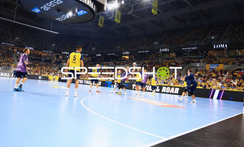 Zarko Sesum (#5; Team Johnny) beim Angriff in der SAP Arena
