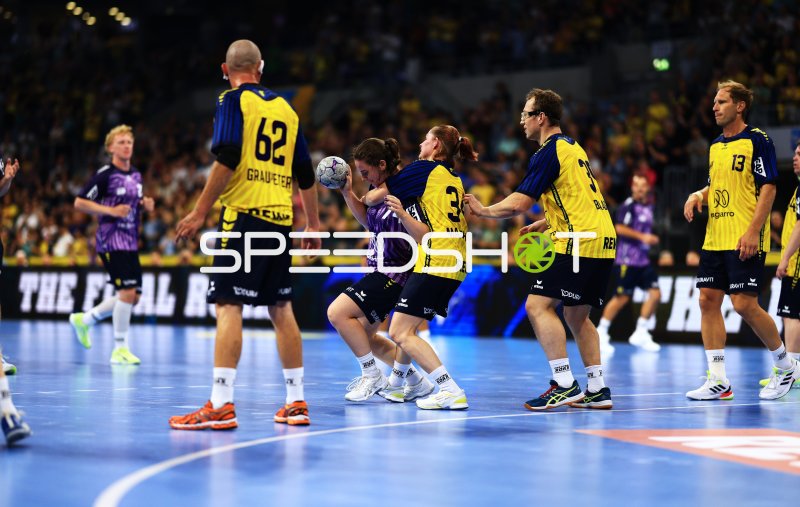 Zweikampf zwischen Team Apfel und Team Johnny in der SAP Arena