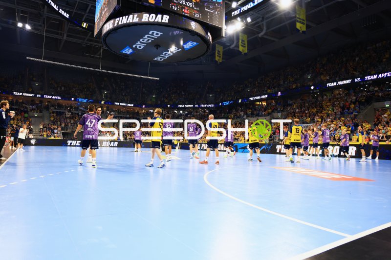 Marius Steinhauser (#19; Team Apfel) beim Handshake nach The Final Roar