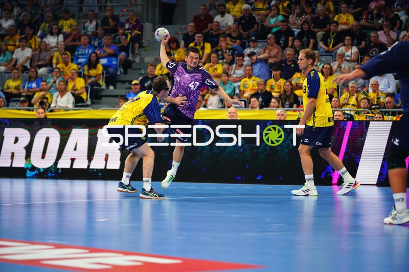 Spieler (#47; Team Apfel) im Sprungwurf gegen Team Johnny in der SAP Arena