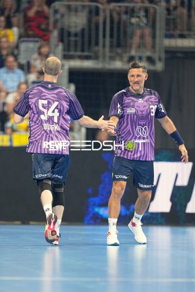 Alexander Petersson (#32; Team Apfel) beim Jubel mit Teamkollege #54