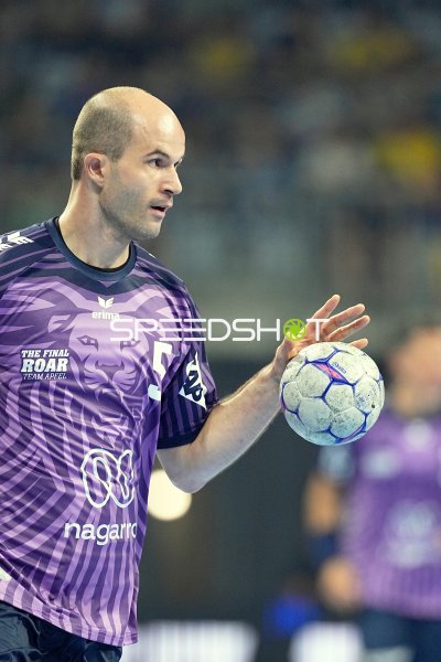 Team Apfel Spieler mit Ball in der SAP Arena Mannheim