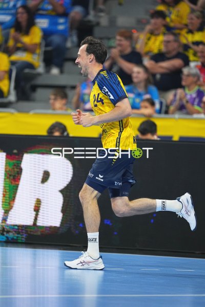 Patrick Groetzki (#24; Team Johnny) beim Jubellauf in der SAP Arena