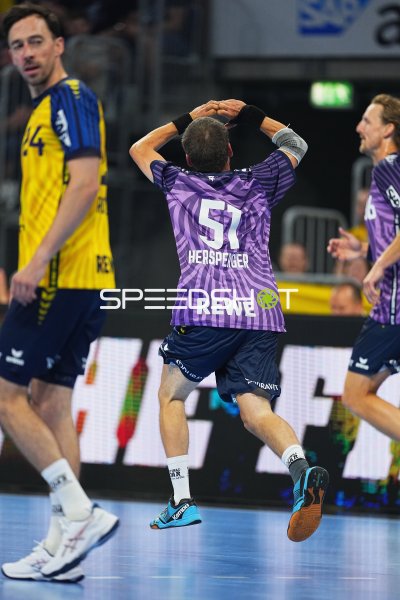 Herspeiger (#51; Team Apfel) jubelt in der SAP Arena Mannheim