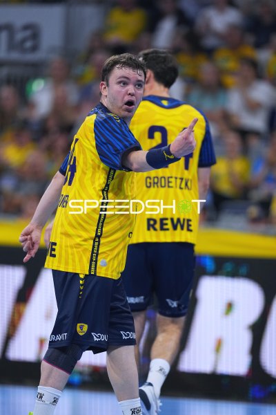 Patrick Groetzki (#24; Team Johnny) gibt Anweisungen in der SAP Arena