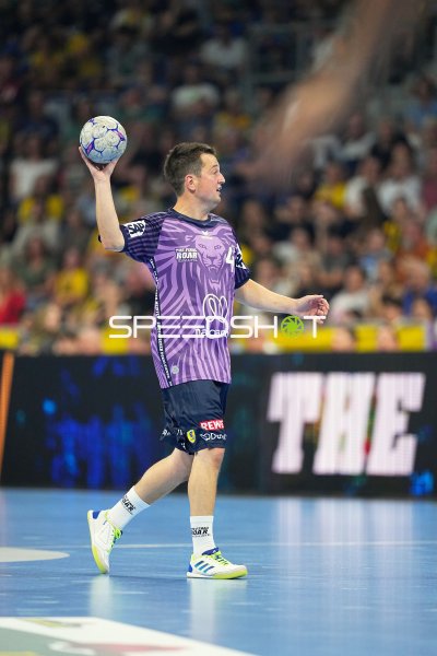 Team Apfel Spieler beim Wurfansatz in der SAP Arena Mannheim