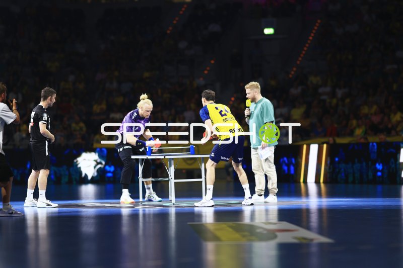 Mikael Appelgren und Patrick Groetzki beim Tischtennis-Duell in der SAP Arena