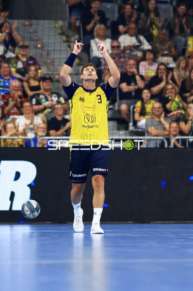 Uwe Gensheimer (#3; Rhein-Neckar Löwen) jubelt in der SAP Arena