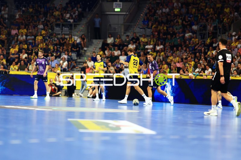 Rune Dahmke (#23; Team Johnny) im Spielaufbau in der SAP Arena