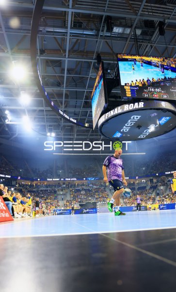 Team Apfel Torwart mit Ball in der SAP Arena Mannheim