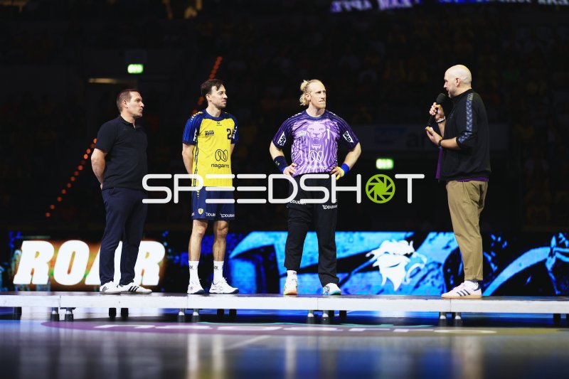 Patrick Groetzki (#24; Rhein Neckar Löwen) und Mikael Appelgren (#1; Rhein Neckar Löwen) bei Spielerpräsentation