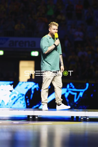 Kevin Gerwin moderiert in der SAP Arena Mannheim
