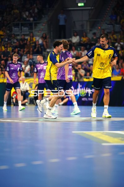 Ivan Martinović (#5; Rhein Neckar Löwen) und Patrick Groetzki (#24; Rhein Neckar Löwen) feiern gemeinsam