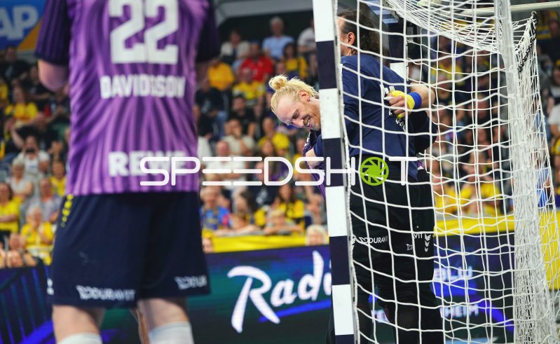 Gustav Davidsson (#22; Team Apfel) und Jubel am Tor in der SAP Arena