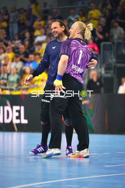 Nikolas Katsigiannis (#55; Team Johnny) und Mikael Appelgren (#1; Team Apfel) im Jubel