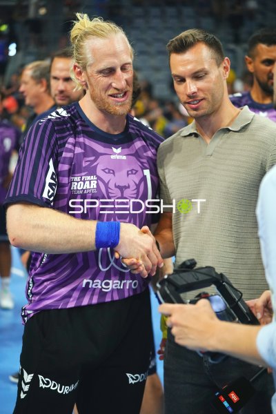 Mikael Appelgren (#1; Team Apfel) beim Interview nach dem Spiel