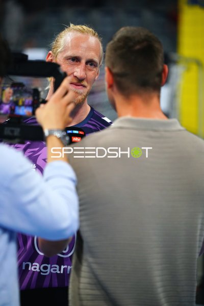 Mikael Appelgren (#1; Team Apfel) im TV-Interview in der SAP Arena