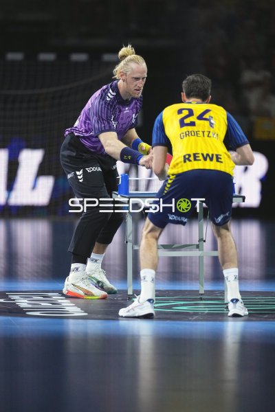 Mikael Appelgren (#1; Team Apfel) und Patrick Groetzki (#24; Team Johnny) beim Tischtennis-Duell