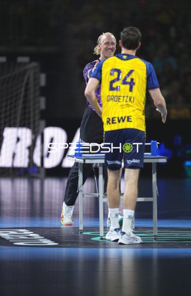 Mikael Appelgren (#1; Team Apfel) und Patrick Groetzki (#24; Team Johnny) im Gespräch