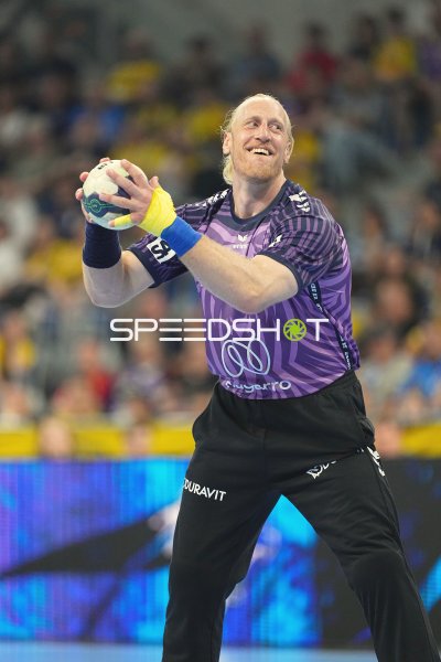 Mikael Appelgren (#1; Team Apfel) mit Ball in der SAP Arena