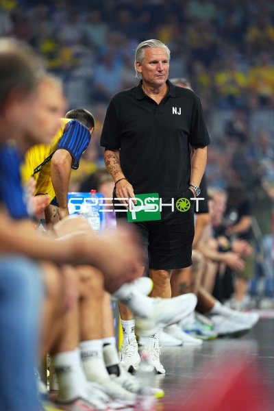 Nikolaj Jacobsen an der Seitenlinie in der SAP Arena Mannheim