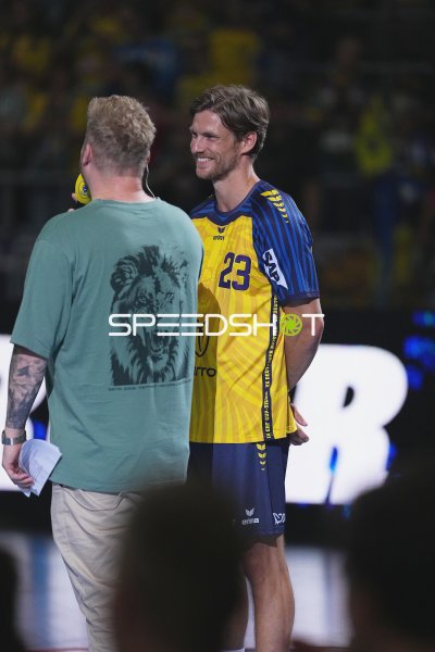 Rune Dahmke (#23; Team Johnny) im Gespräch in der SAP Arena