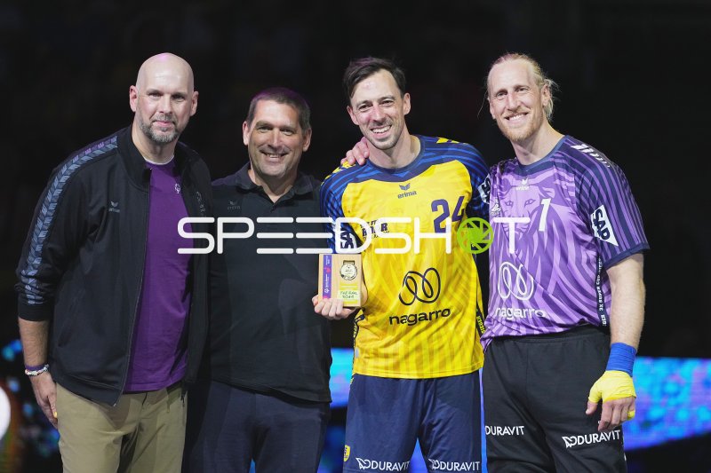 Patrick Groetzki (#24; Team Johnny) und Mikael Appelgren (#1; Team Apfel) bei Siegerehrung