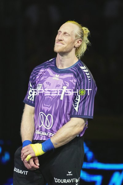 Mikael Appelgren (#1; Team Apfel) mit geschlossenen Augen und Lächeln