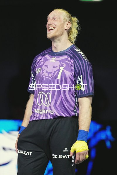 Mikael Appelgren (#1; Team Apfel) strahlt in der SAP Arena