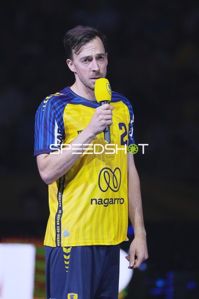 Patrick Groetzki (#24; Rhein Neckar Löwen) mit Mikrofon in der SAP Arena