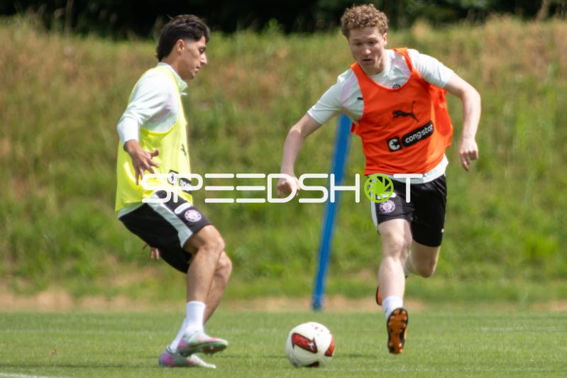 Zweikampf im Training beim FC St. Pauli