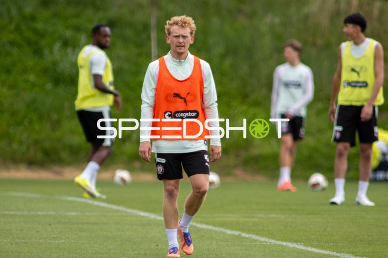 FC St. Pauli Spieler beim Training im Trainingszentrum Hamburg