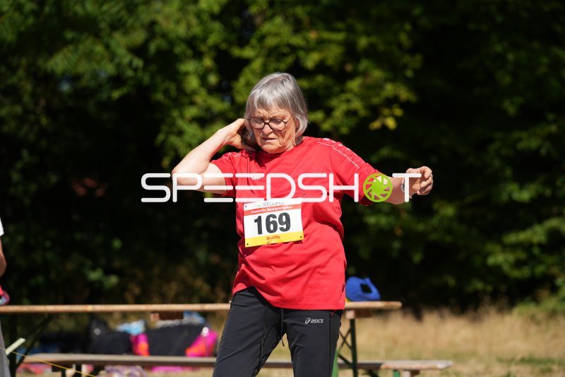 Läuferin mit Startnummer 169 beim Lauf im Sportpark Hattersheim