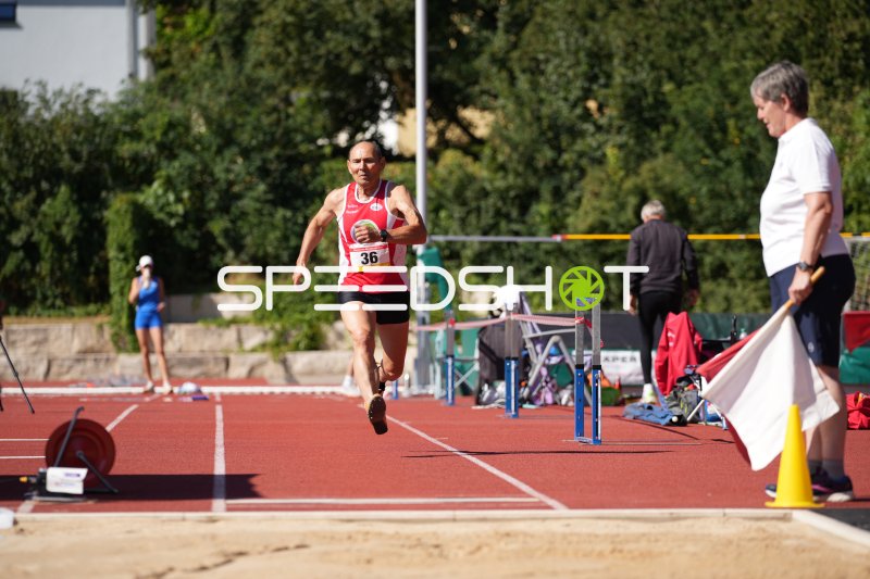 Balschalarski Basilius (36) im Weitsprung am Sportpark Hattersheim