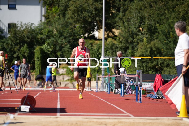 Grebing Jörg (35) im Mittelstreckenlauf am Sportpark Hattersheim
