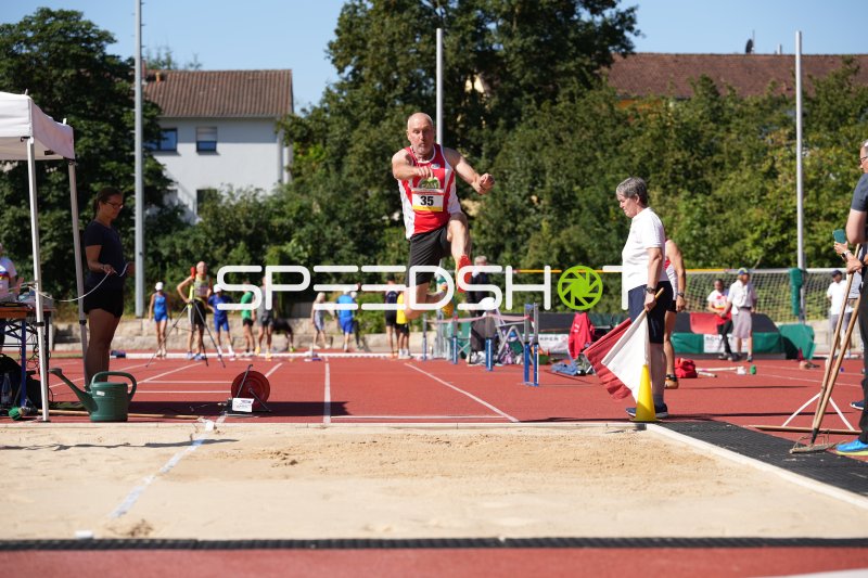 Grebing Jörg (35) im Weitsprung am Sportpark Hattersheim