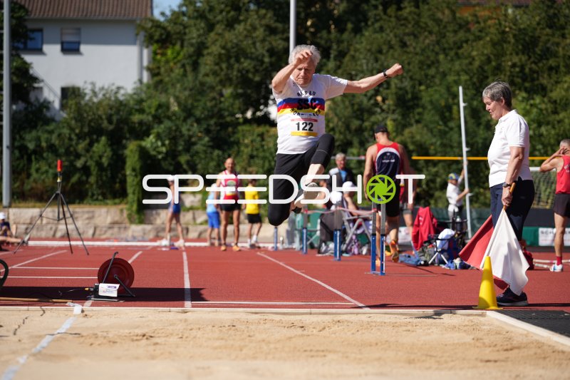 Busch Wolfgang (122) im Weitsprung am Sportpark Hattersheim