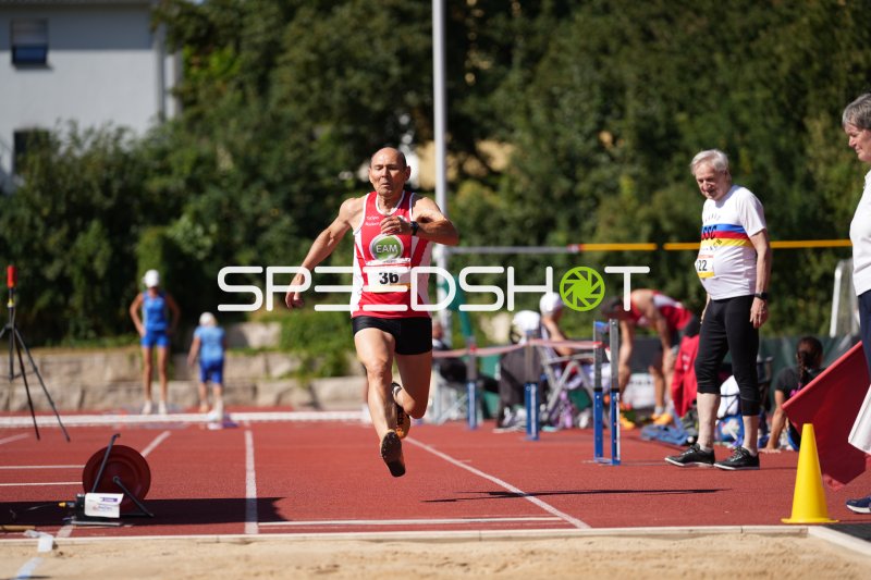Balschalarski Basilius (36) im Weitsprung am Sportpark Hattersheim