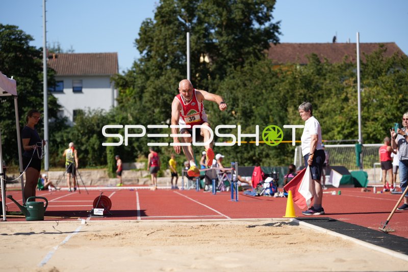 Grebing Jörg (35) im Weitsprung am Sportpark Hattersheim
