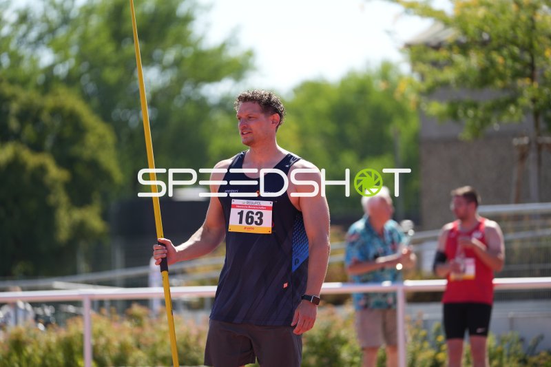 Simon Nils (163) beim Stabhochsprung im Sportpark Hattersheim