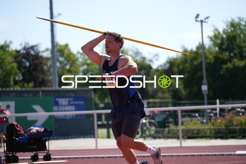Simon Nils (163) beim Stabhochsprung im Sportpark Hattersheim