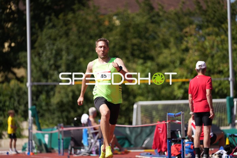 Schwager Patrick (45) beim Laufen im Sportpark Hattersheim
