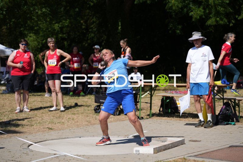 Ramberger Anette (286) beim Kugelstoß im Sportpark Hattersheim