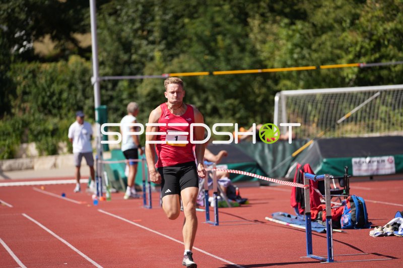 Brunken Jan (1) im 800-Meter-Lauf am Sportpark Hattersheim