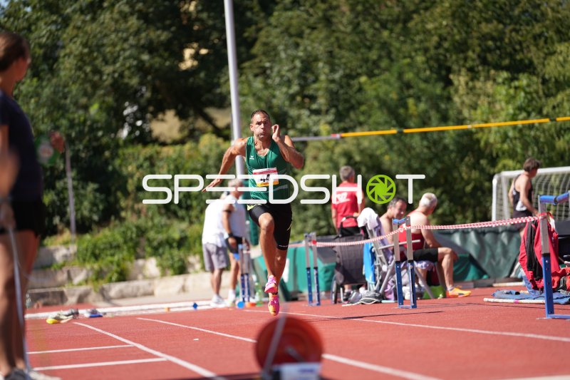 Kraus Stefan (44) im 400m-Hürden-Wettkampf am Sportpark Hattersheim