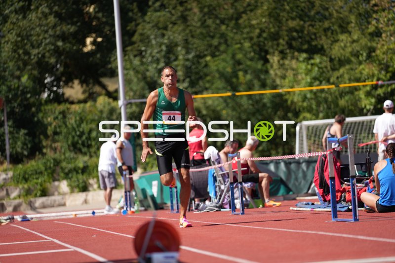 Kraus Stefan (44) beim 400m-Hürden-Lauf in Hattersheim
