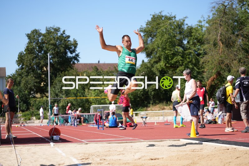Kraus Stefan (44) im Weitsprung am Sportpark Hattersheim